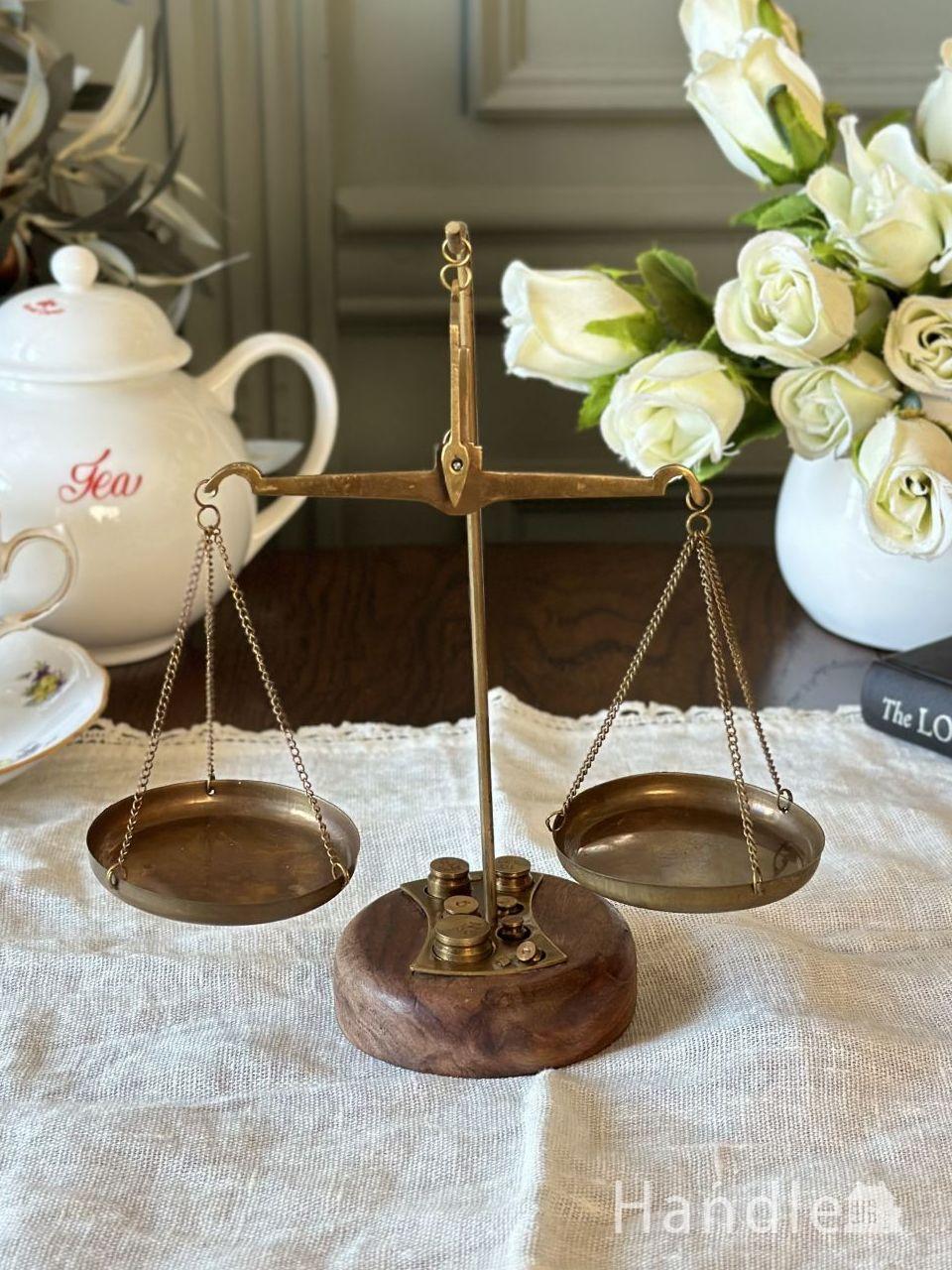 アンティーク調のおしゃれな天秤、木✕真鍮のコラボが可愛いミニ
