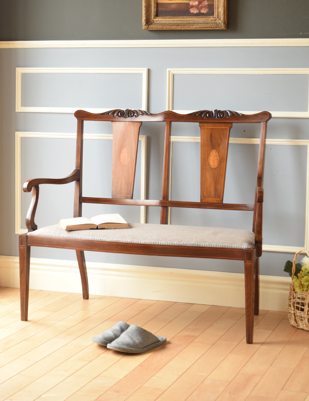 象嵌が美しいアンティークチェア、マホガニー材を使ったセティ（ソファ