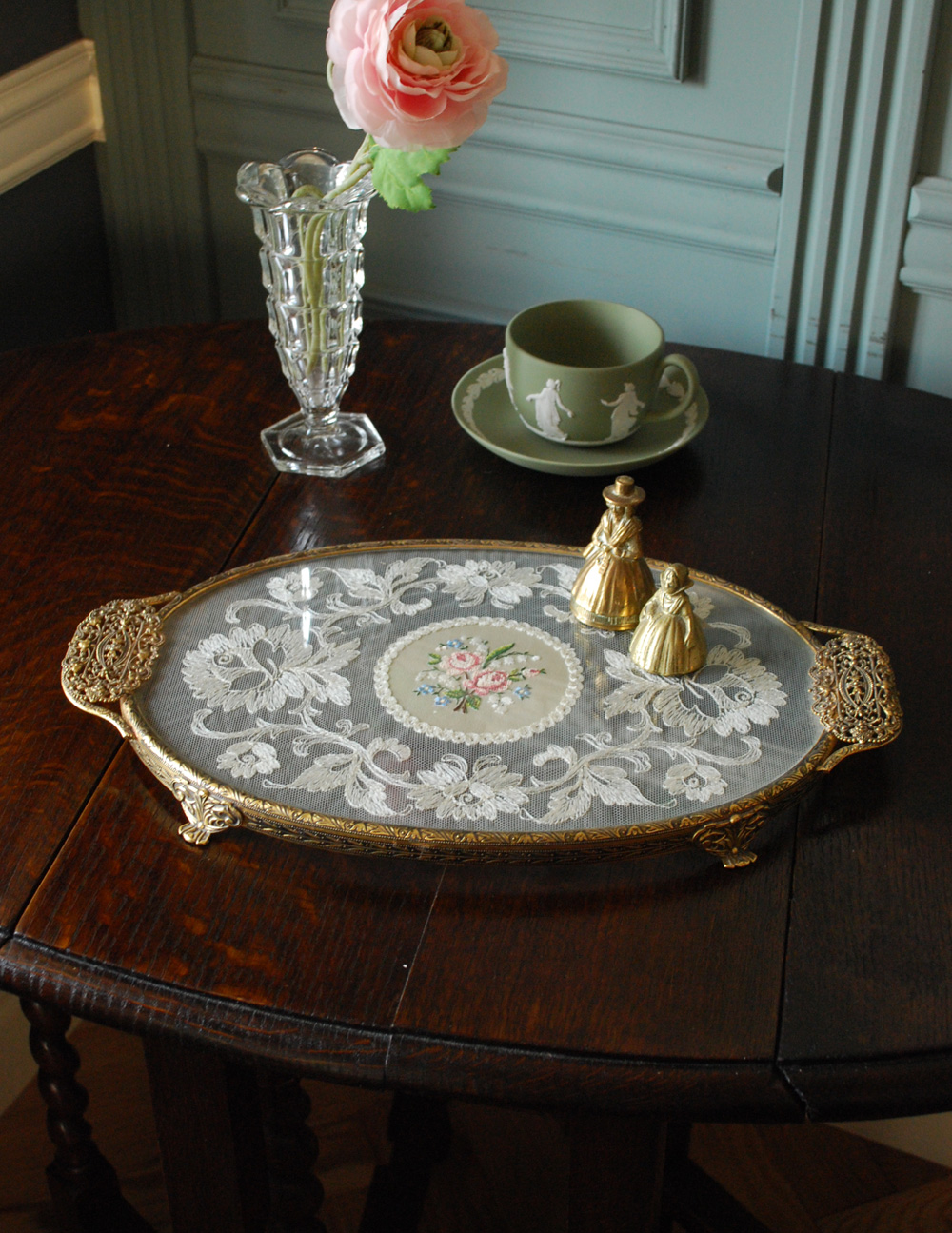 プティポワンとレースのガラストレイ - 薔薇と天使のアンティーク