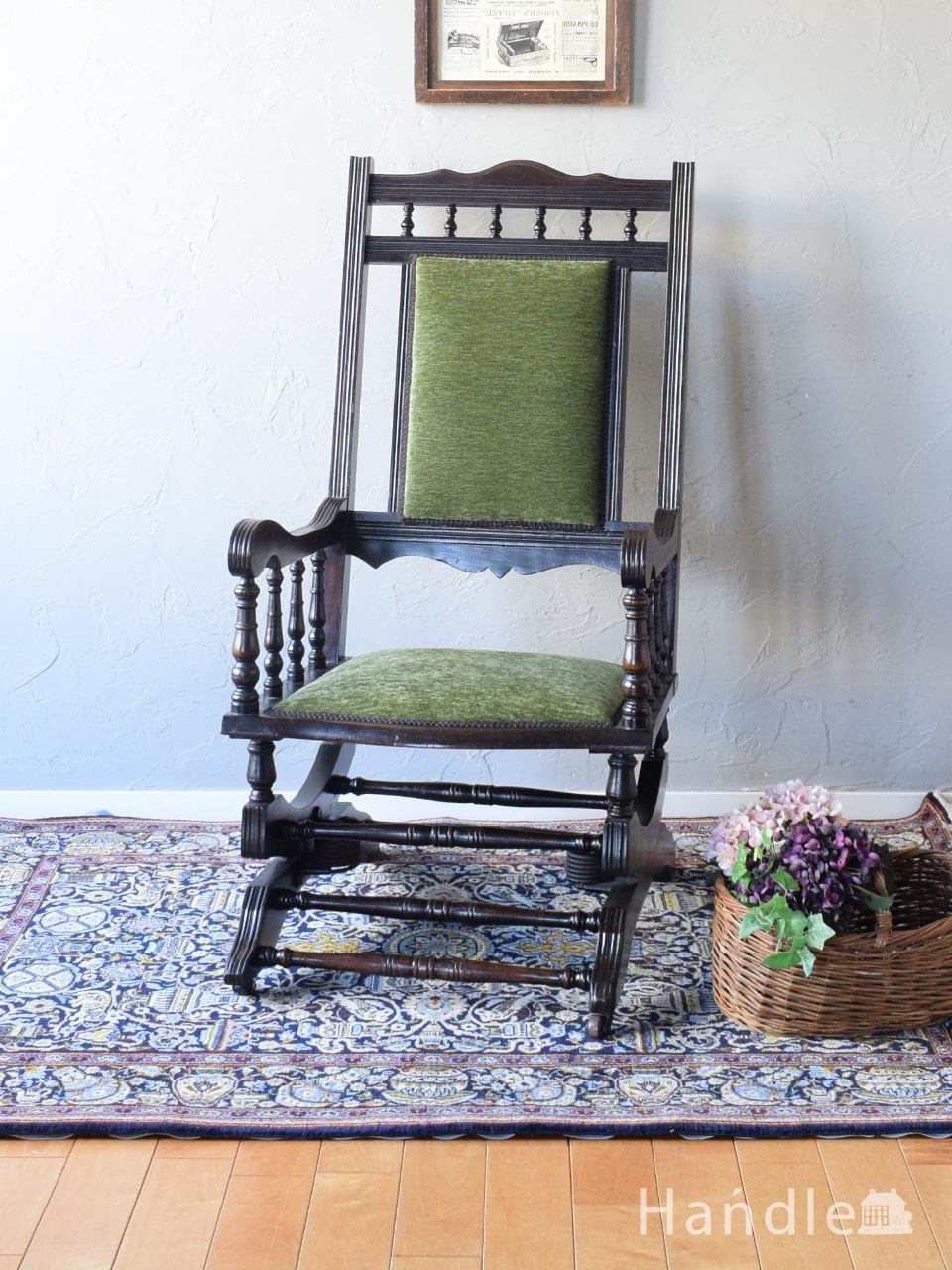 北欧スタイルの暮らしにアーコール社のアンティークソファ、1人掛けの