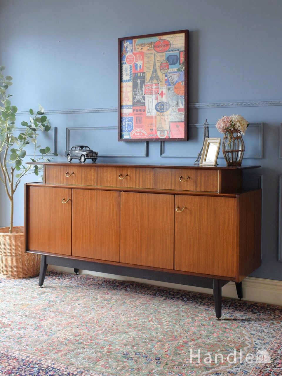 ヴィンテージの北欧系家具、チーク材のサイドキャビネット（小さな