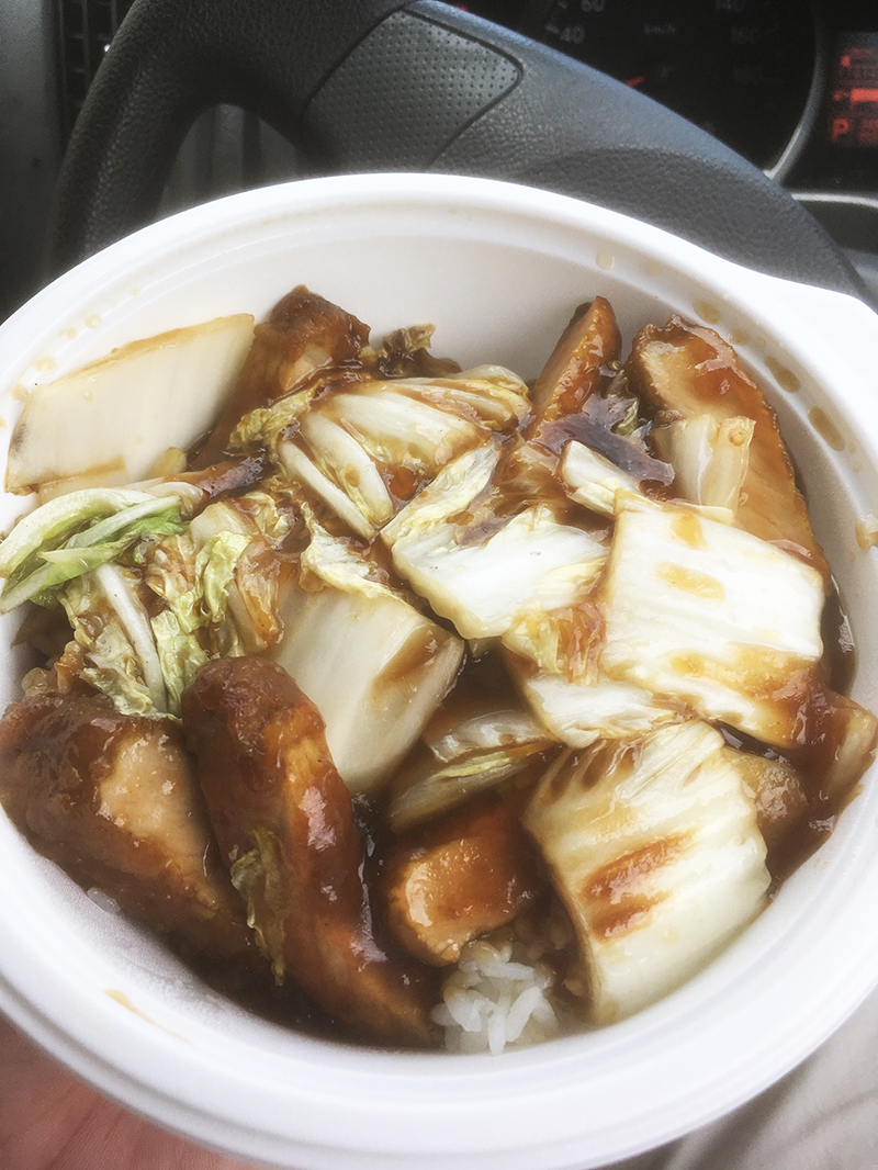 磯子・上中里町のお弁当屋さん「華」でおすすめの 排骨飯(パイコーハン