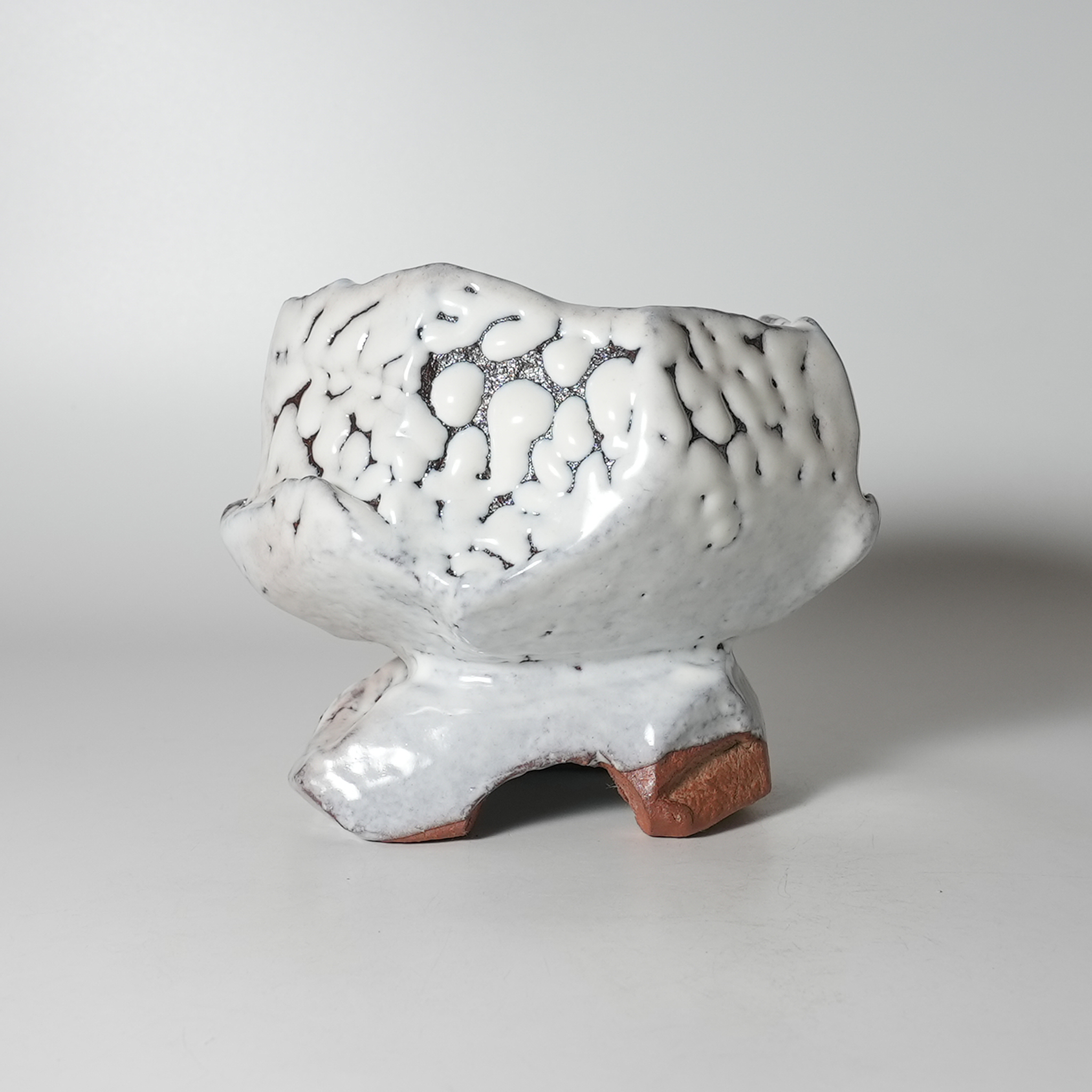 白釉窯変刳貫茶碗 割高台 兼田昌尚 萩焼 | 萩焼屋Hagiyakiya ネット