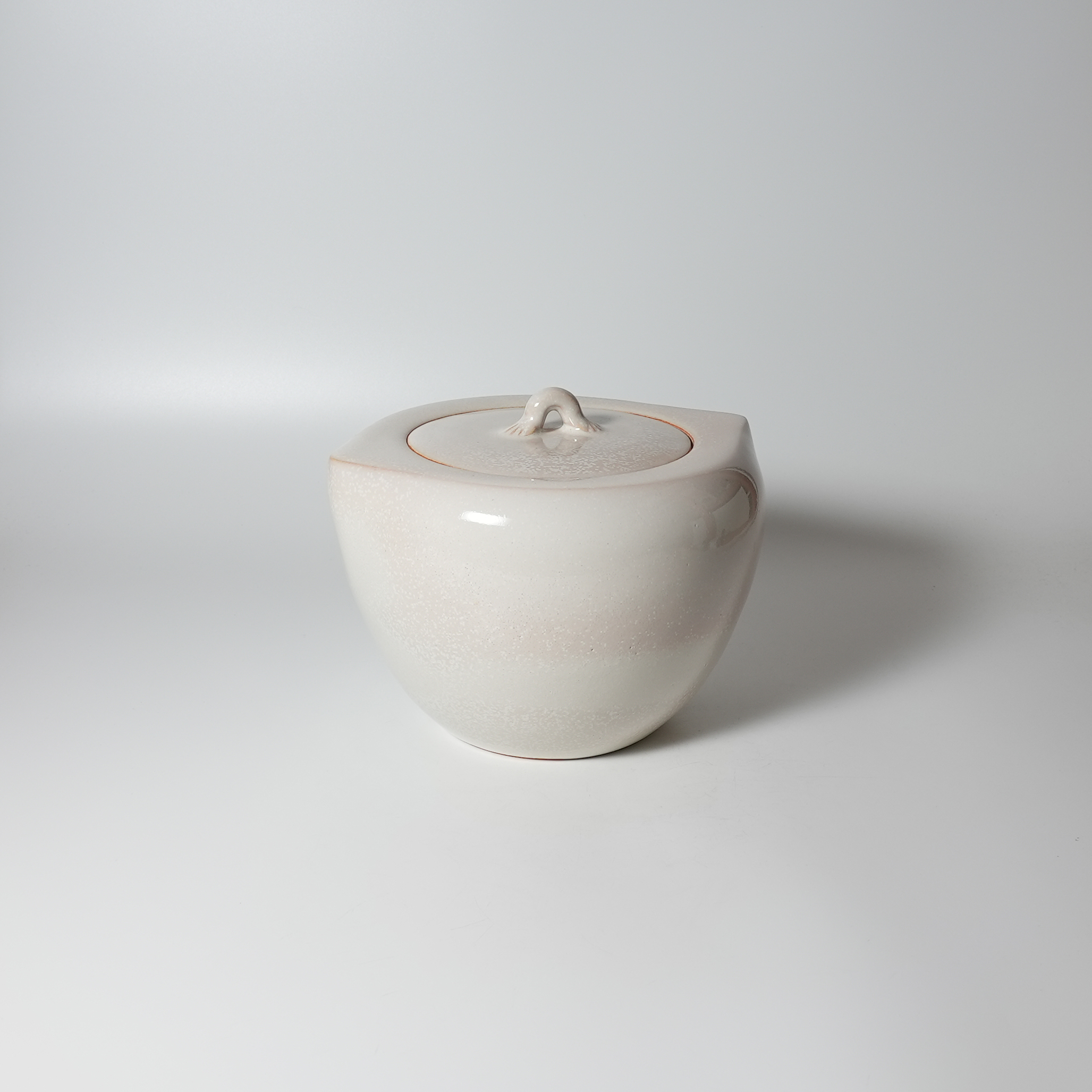 白釉水指 15代坂倉新兵衛 山口県指定無形文化財保持者 | 萩焼屋