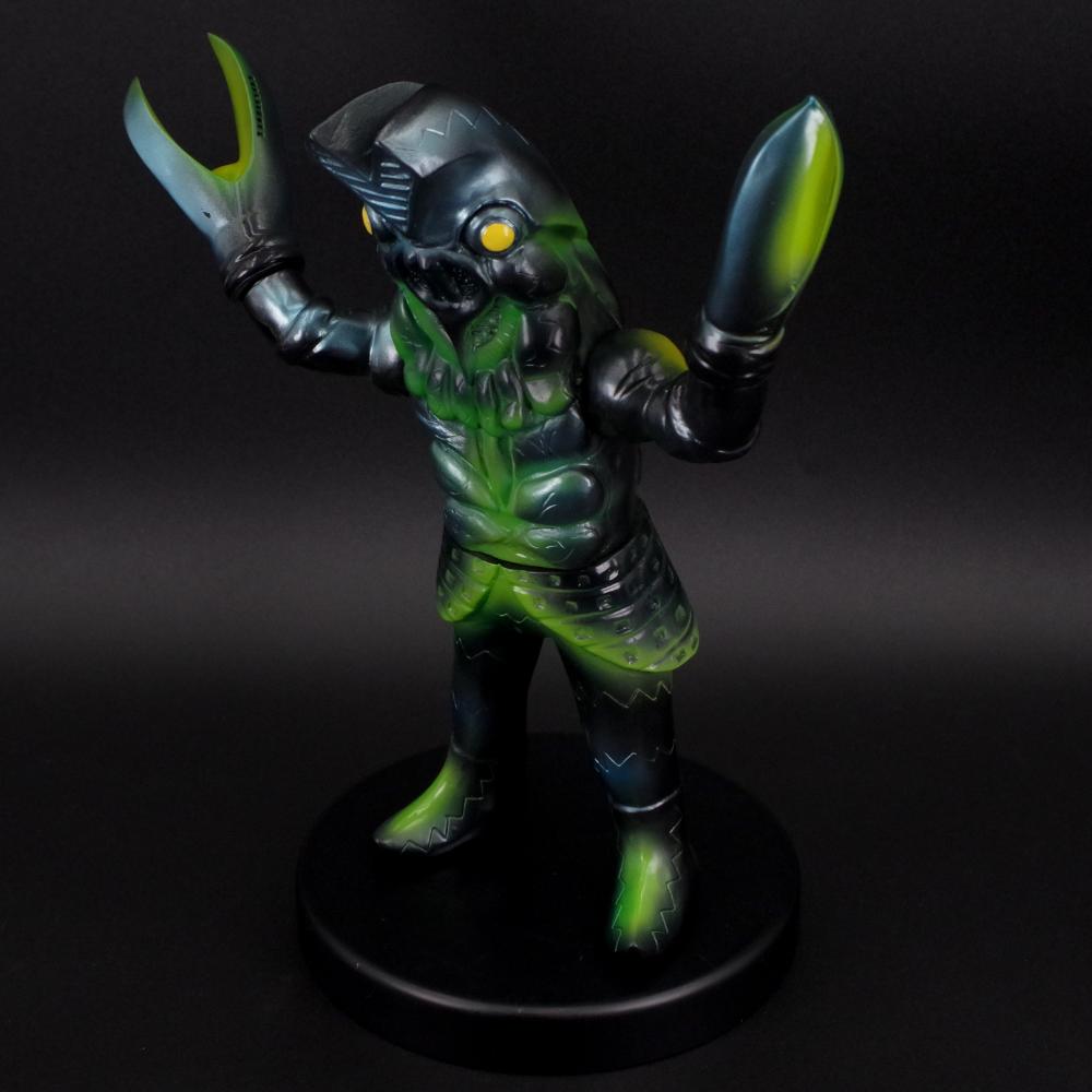 4月26日(土)より販売開始】【マルサン】バルタン星人五代目350 怖れ