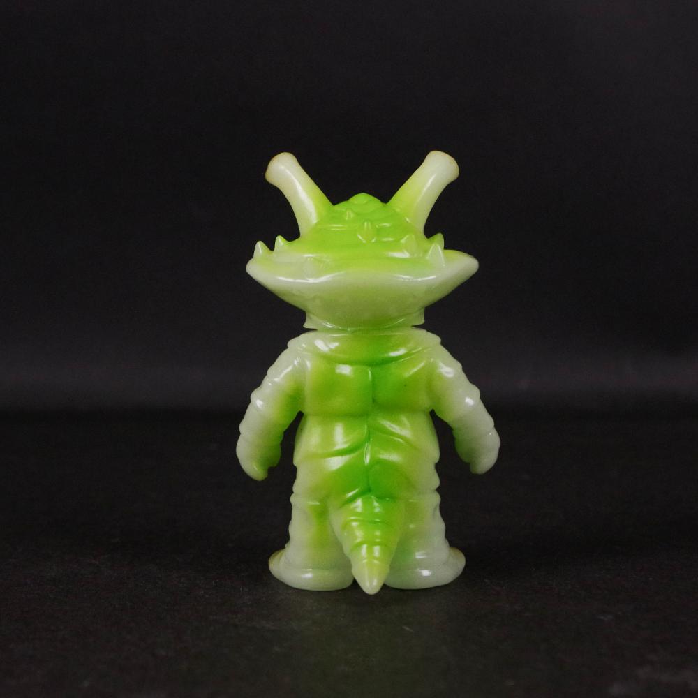 M1号 カネゴン 三輪車 蓄光パープル ツブラヤストア限定 GID ソフビ