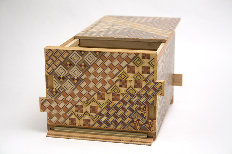 Japanese Puzzle box 36+1steps Koyosegi – Hakone Karakuri Museum