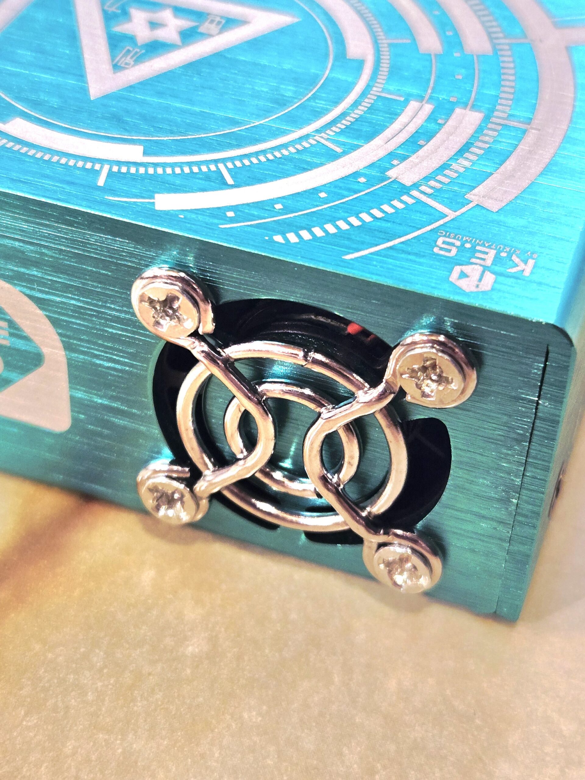 K.E.S『KIP-V.A.C.9』エフェクター用フルアイソレート・パワーサプライ