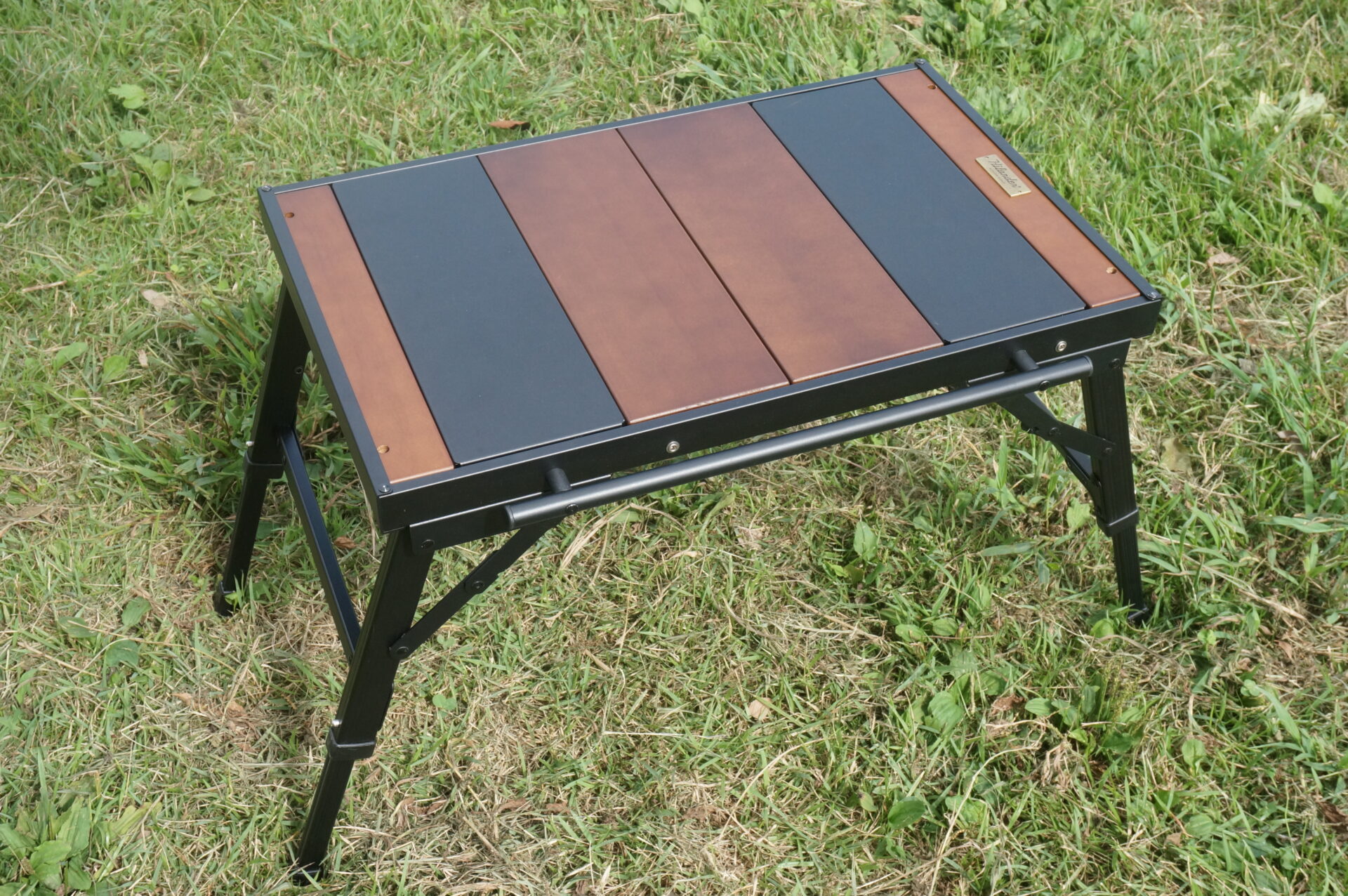 ソロキャンプの最強テーブル】映えも機能も妥協なし！『LIT TABLE MINI