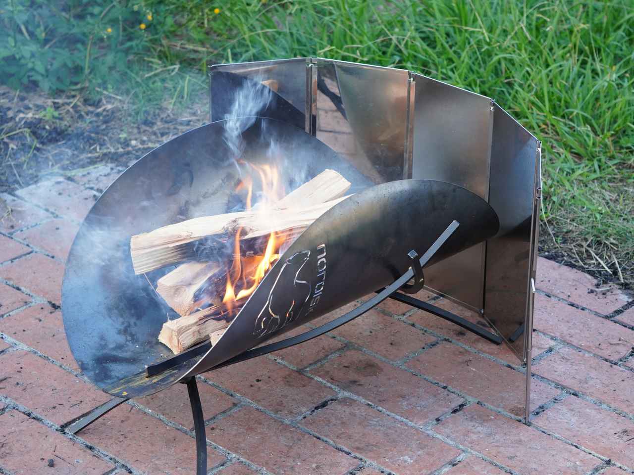 北欧デザイン×機能美】ノルディスクの焚き火台『ファイヤーピット』は