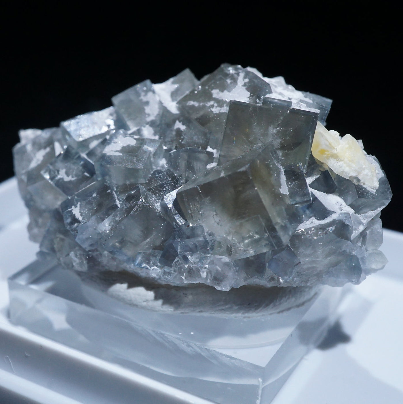 フランス Marsanges産 フローライト(水晶母岩・バライト付き) – 天然石