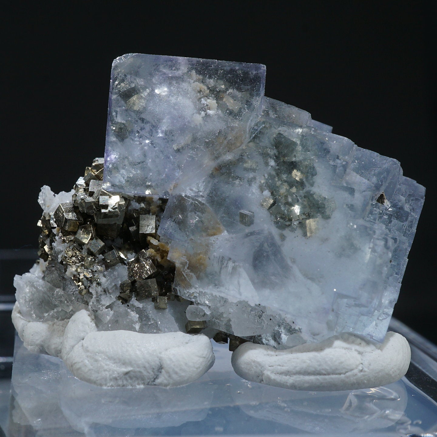 ヤオガンシャン山脈の様な景色パイライト共生「アジュールブルー