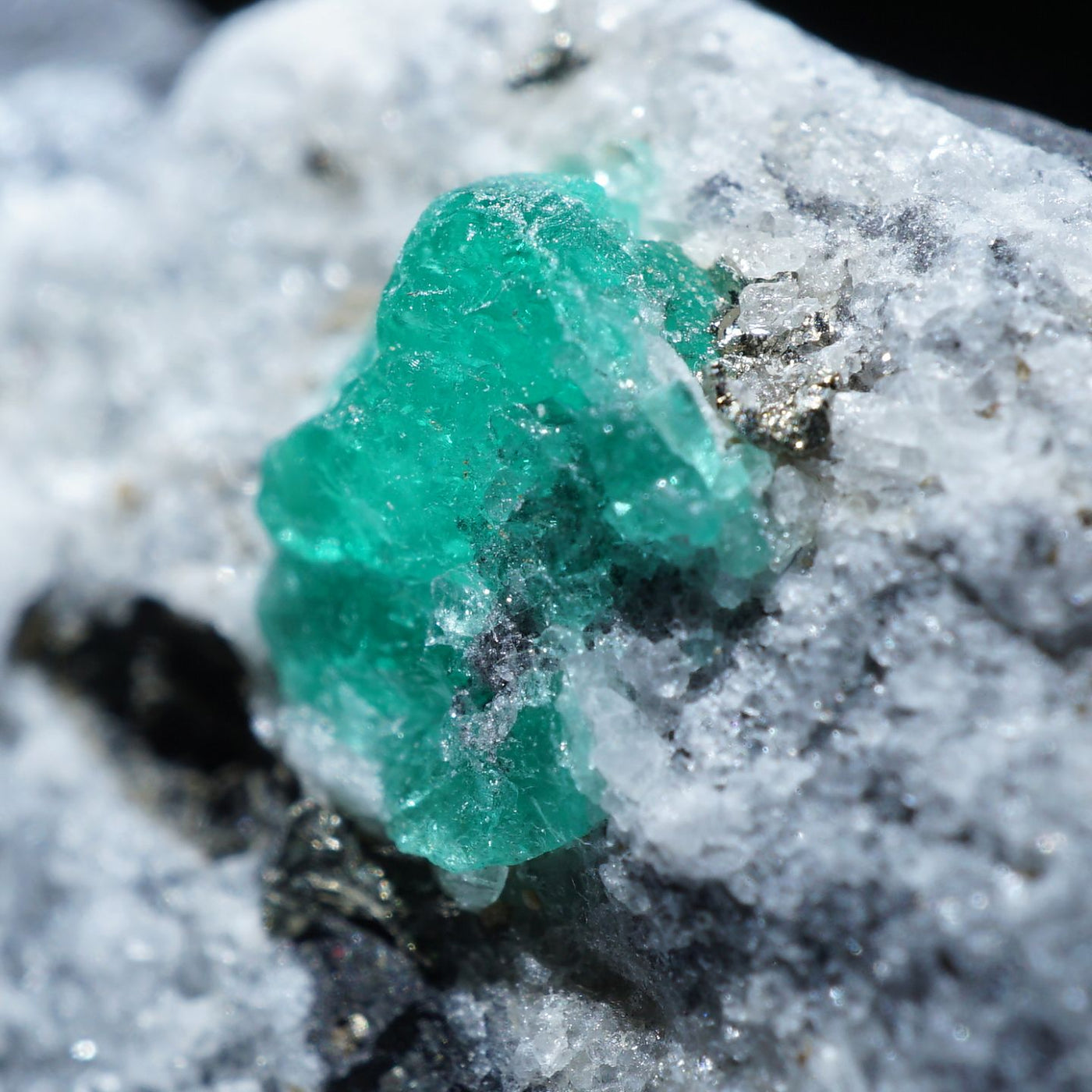 エメラルド コロンビア産 鉱石 鉱物 ミネラル 標本 原石 母岩付き