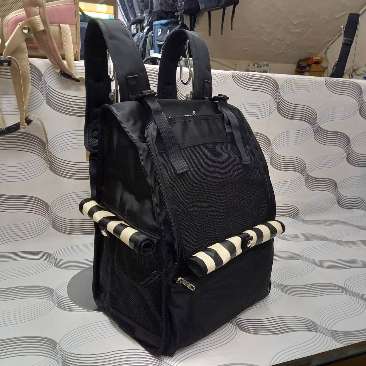 ミスターバックマン｜高品質なペットキャリーバッグで愛犬と快適