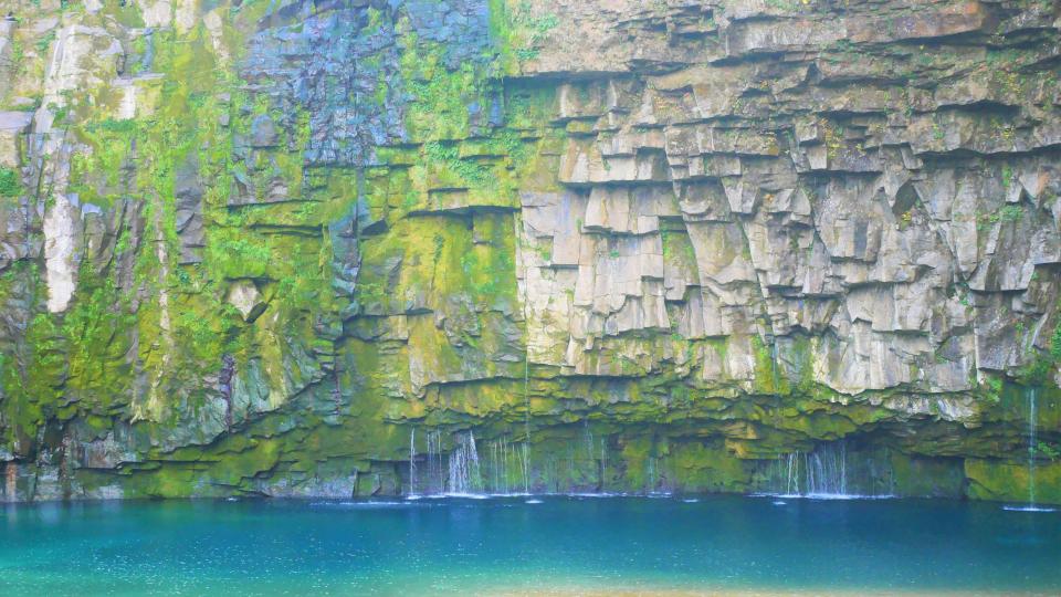 究極の美◼️蔵からかなり美しいエメラルドグリーンの見事な大きな壺、壷