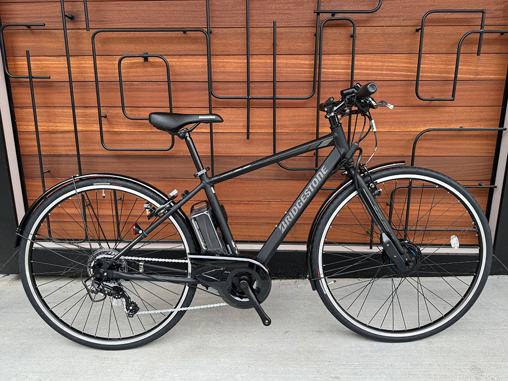 上杉本店】2025年モデル入荷！ ブリヂストンの電動クロスバイク「TB1e