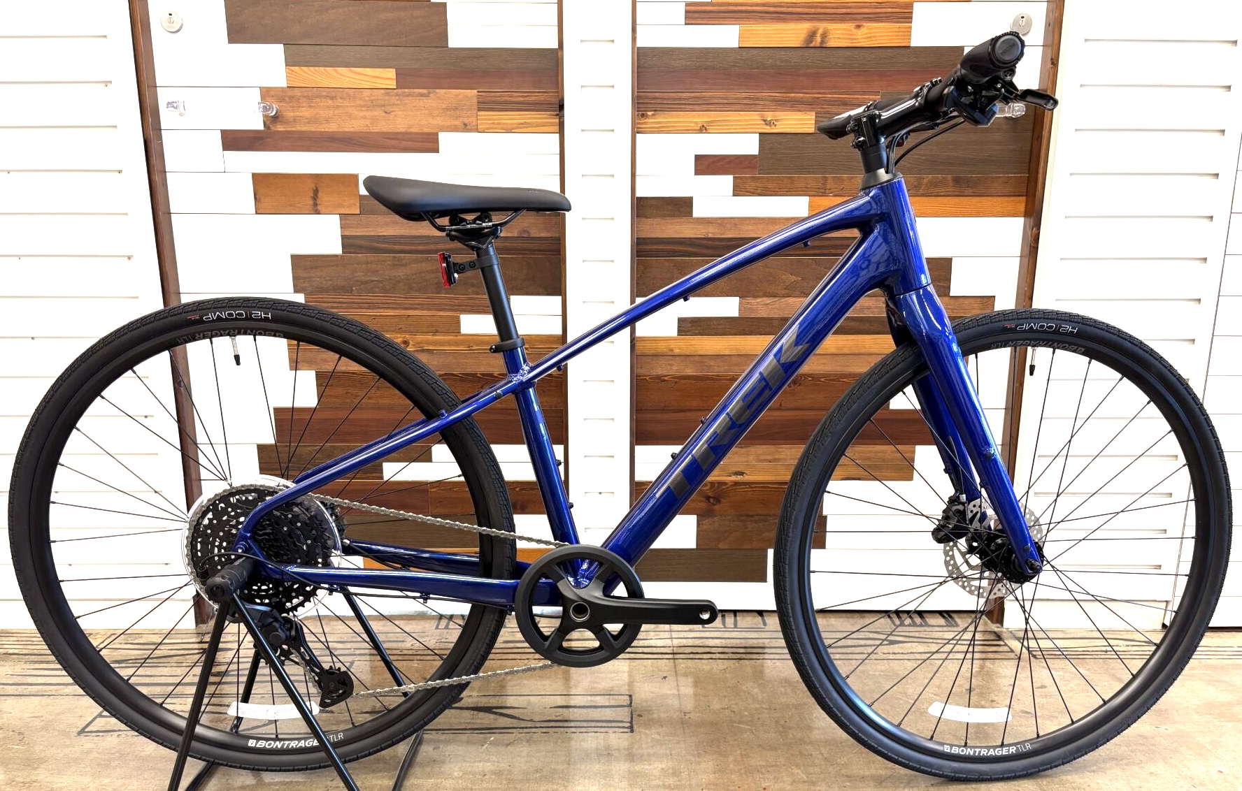 TREK FX 3 GEN4｜バイク・自転車の購入修理ならハヤサカサイクル