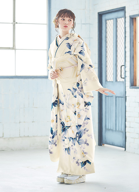 青と白の花柄振り袖