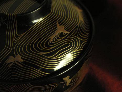 平安堂造 漆匠呉藤友乗作 朱塗黒あみ絵 食籠 平安堂造 漆匠呉藤友乗作