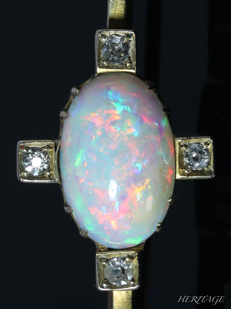 遊色が美しいオーストラリア産オパールのバーブローチ | アンティーク