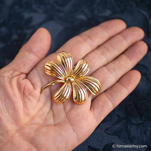 TRIFARI ブローチ 洋菊 Chrysanthemum ゴールドカラー TRIFARI