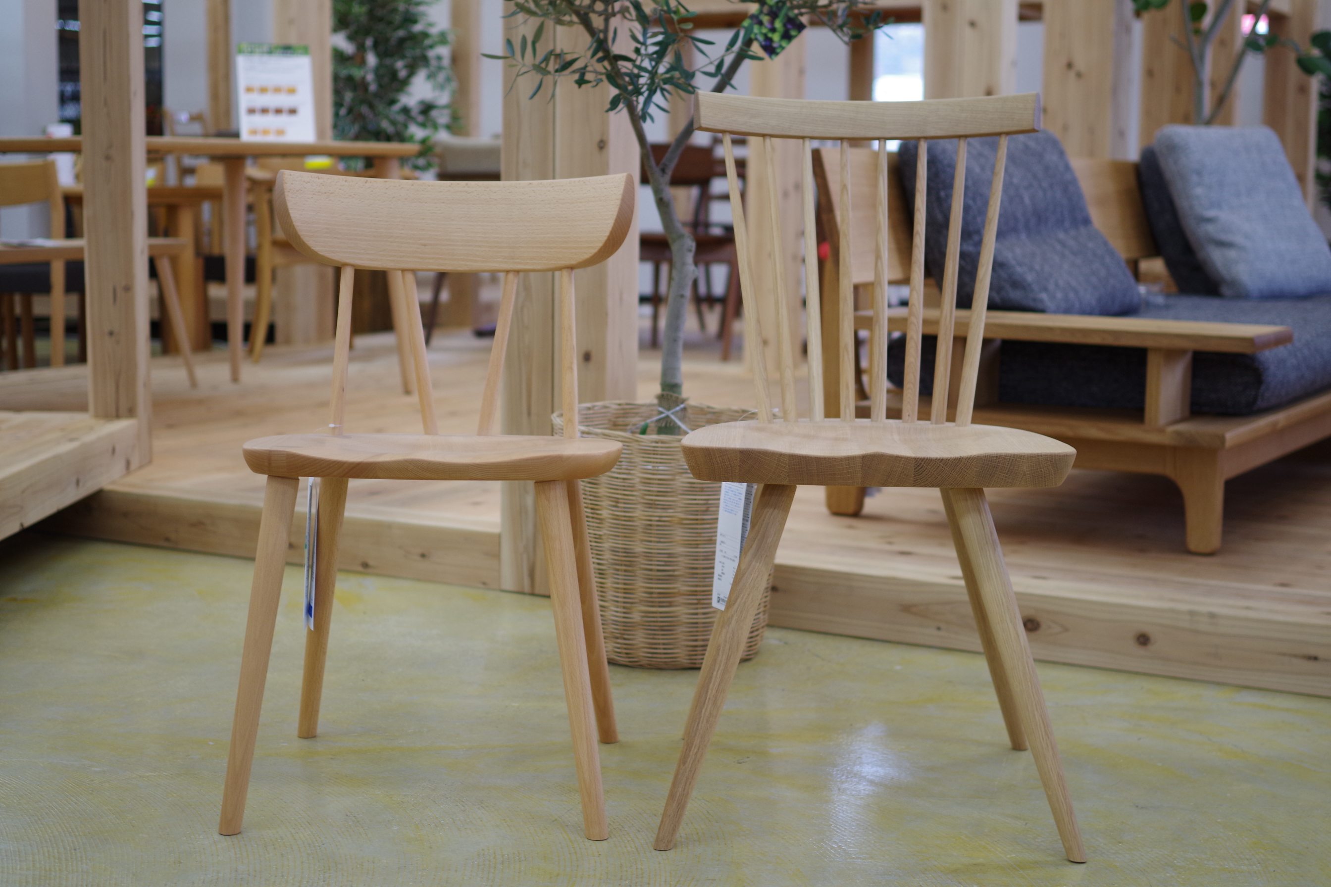 ウィンザーチェアってどんな椅子？|人気のウィンザーチェアを比較して