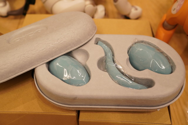 SONY Aibo ホワイト/耳と尻尾がブルー SONY Aibo ホワイト/耳と尻尾が