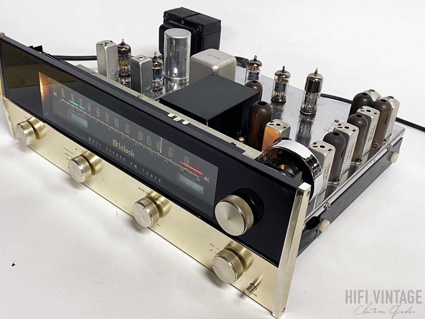 マッキントッシュMR71真空管FMチューナー