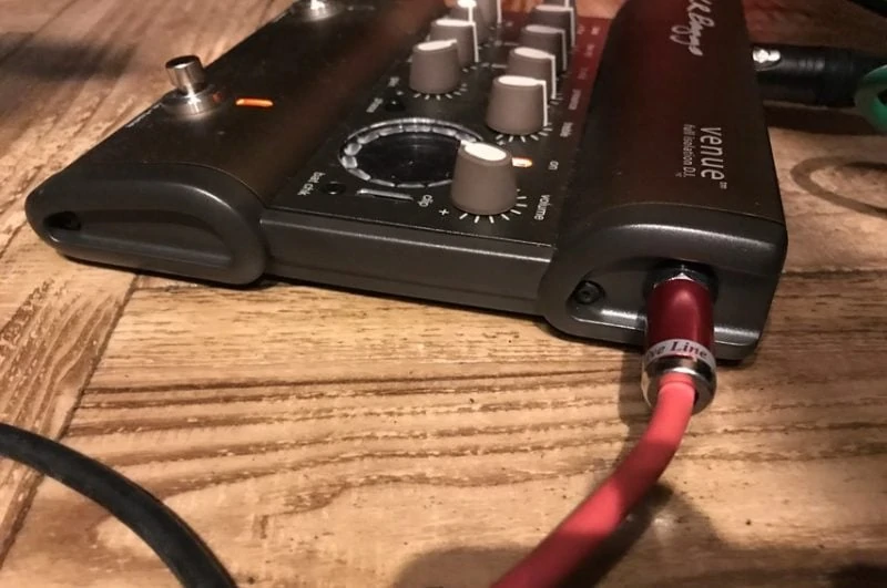 L.R.Baggs Venue D.I.をレビュー。エレアコでよく使う機能を1台に凝縮