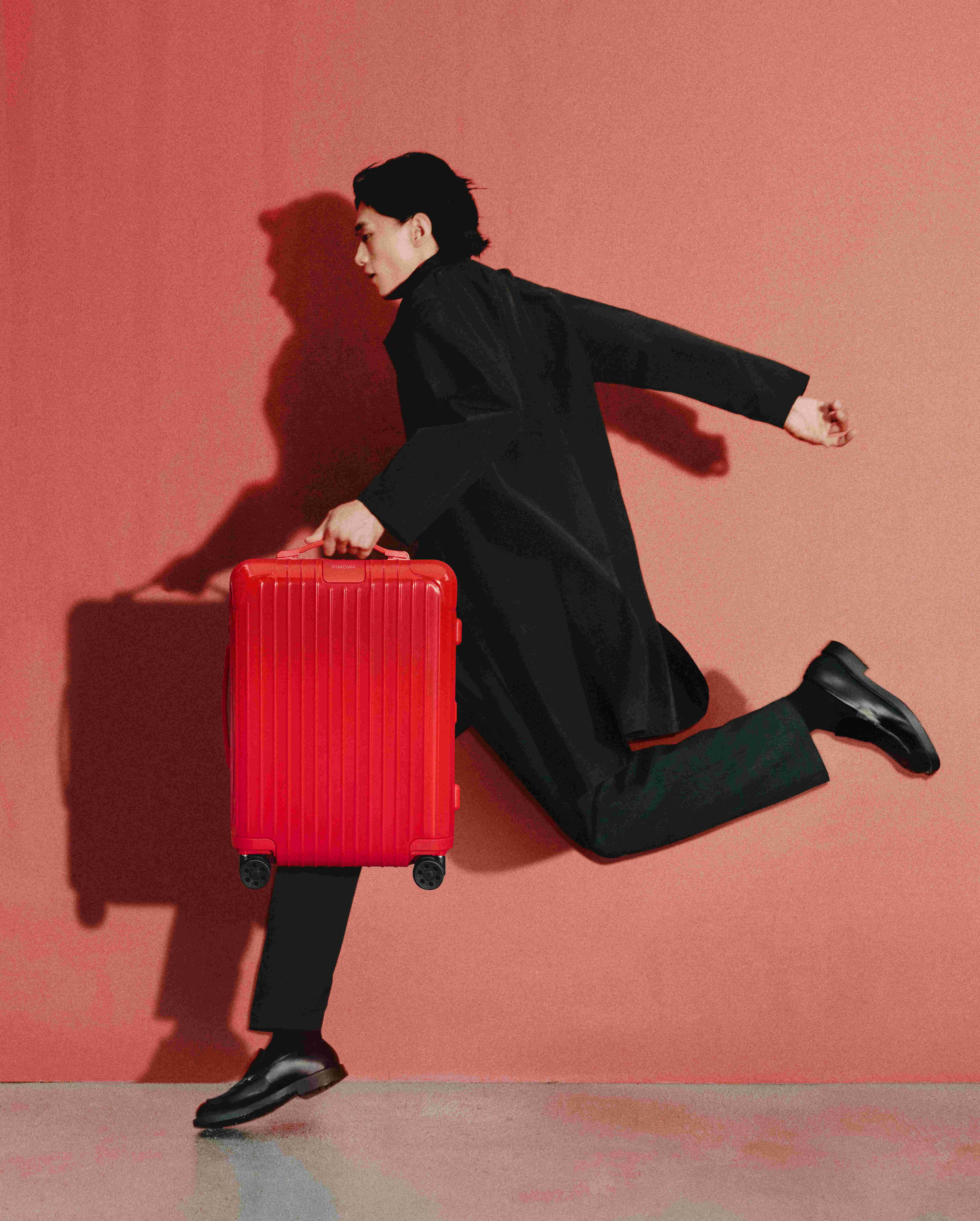 RIMOWA 赤 ハードキャリーケース 31ℓ機内持ち込みサイズ RIMOWA 赤