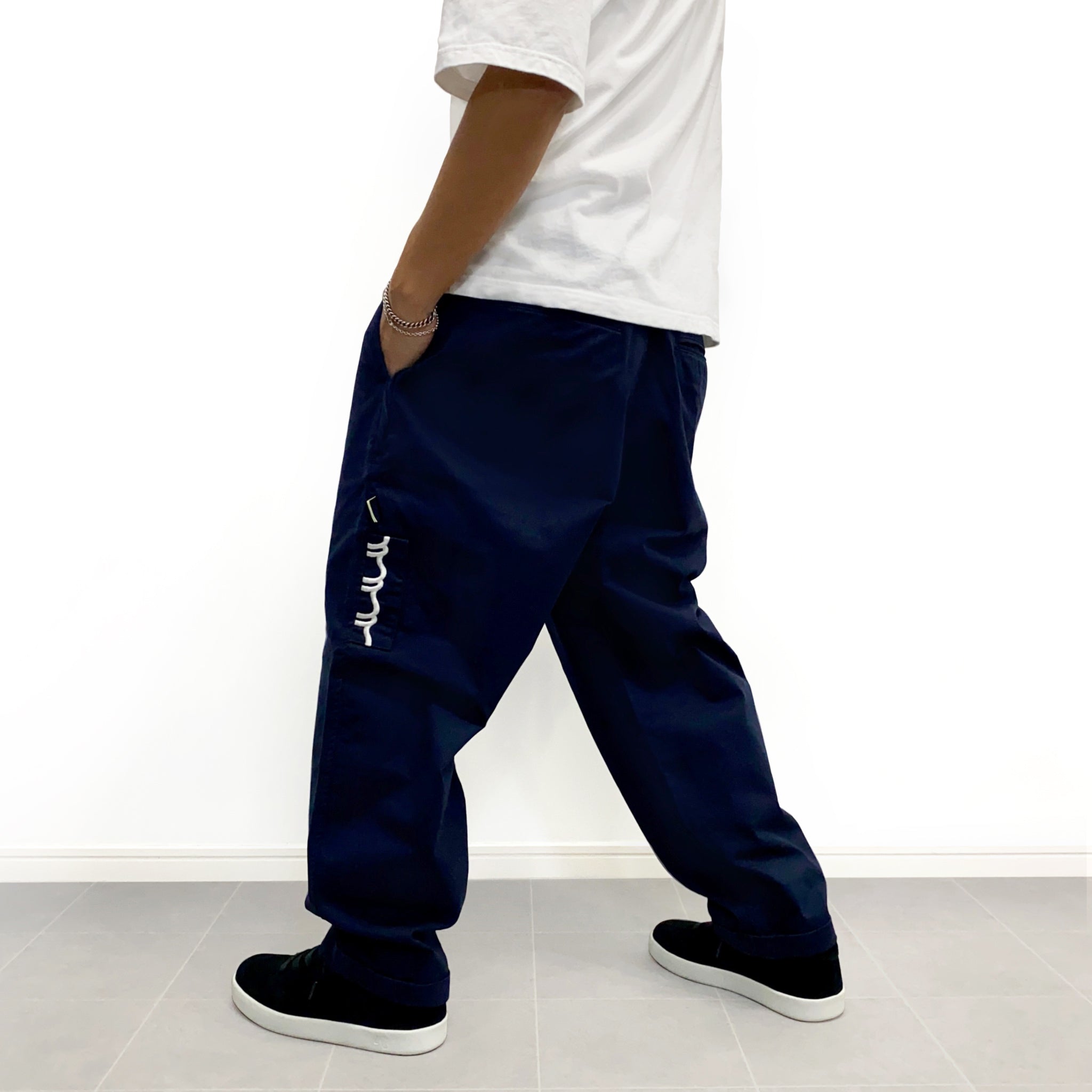 KAMI x BROCHURE 1P CHINO – HITOTZUKI CLUB