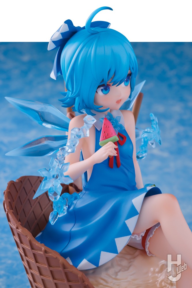 いたずら好きな氷の妖精チルノがアイスクリームにトッピング♪【東方