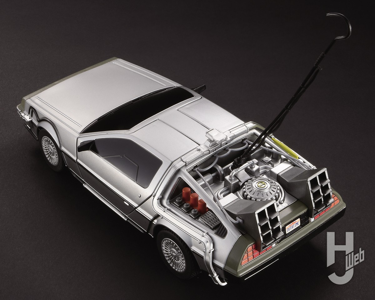 バック・トゥ・ザ・フューチャー』のタイムマシン3台がラジコンに