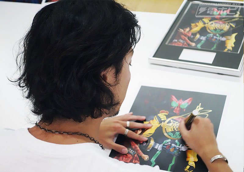 仮面ライダーオーズ/OOO』が豪華フォトフレームパネル「ライダー