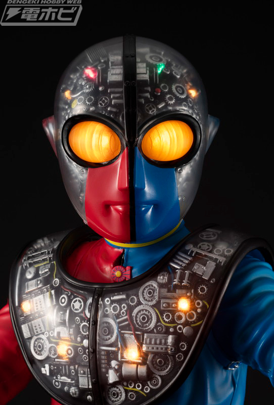 メガハウスのライト＆サウンドギミック搭載のフィギュア「Ultimate