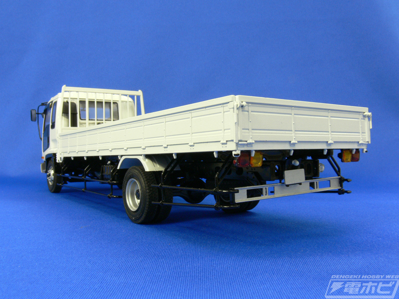 中型トラック「いすゞ フォワード」の平ボディタイプが約15年ぶりに