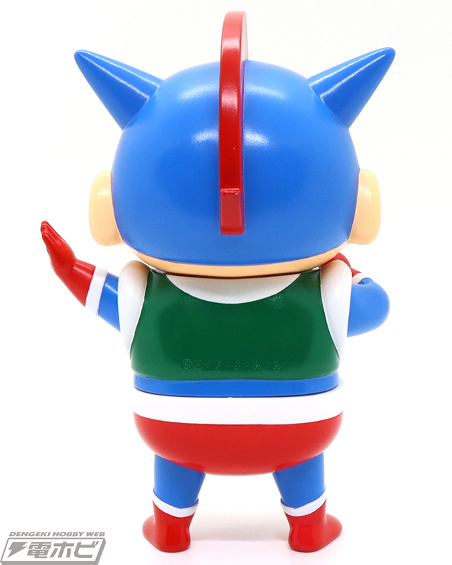 クレヨンしんちゃん』アクション仮面コスチュームに身を包んだ