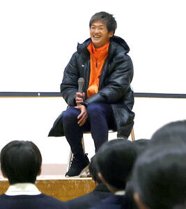 G大阪、新体制発表で9選手が決意 ライバルC大阪から加入の松田陸