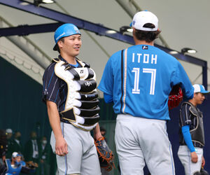 ファイターズ 伏見寅威 伊藤大海︀ ビクトリーしゃけまる HERO 7/14