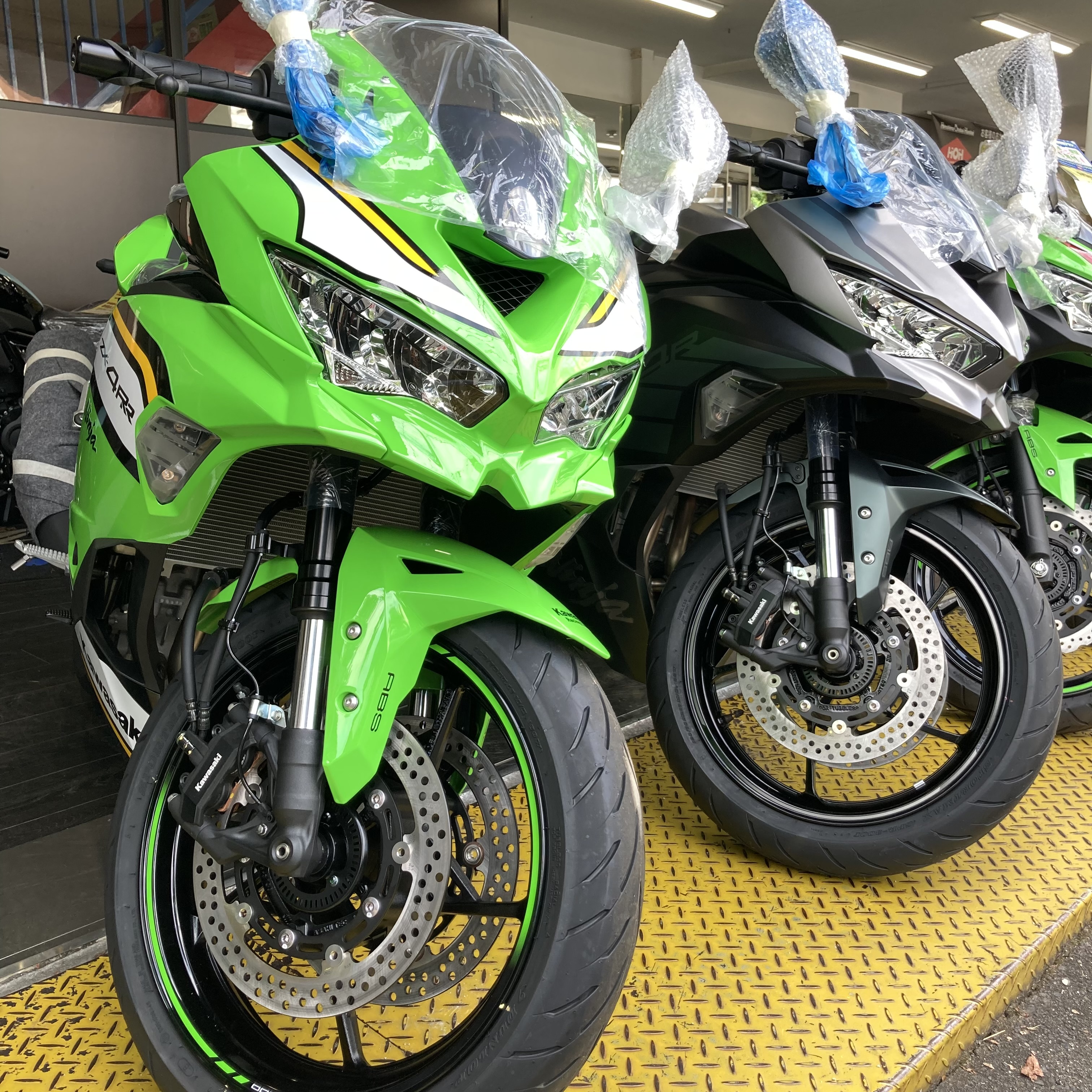 売り切れました！ 23- ZX-4R Full Exhaust BLADE 発売 – モリワキ