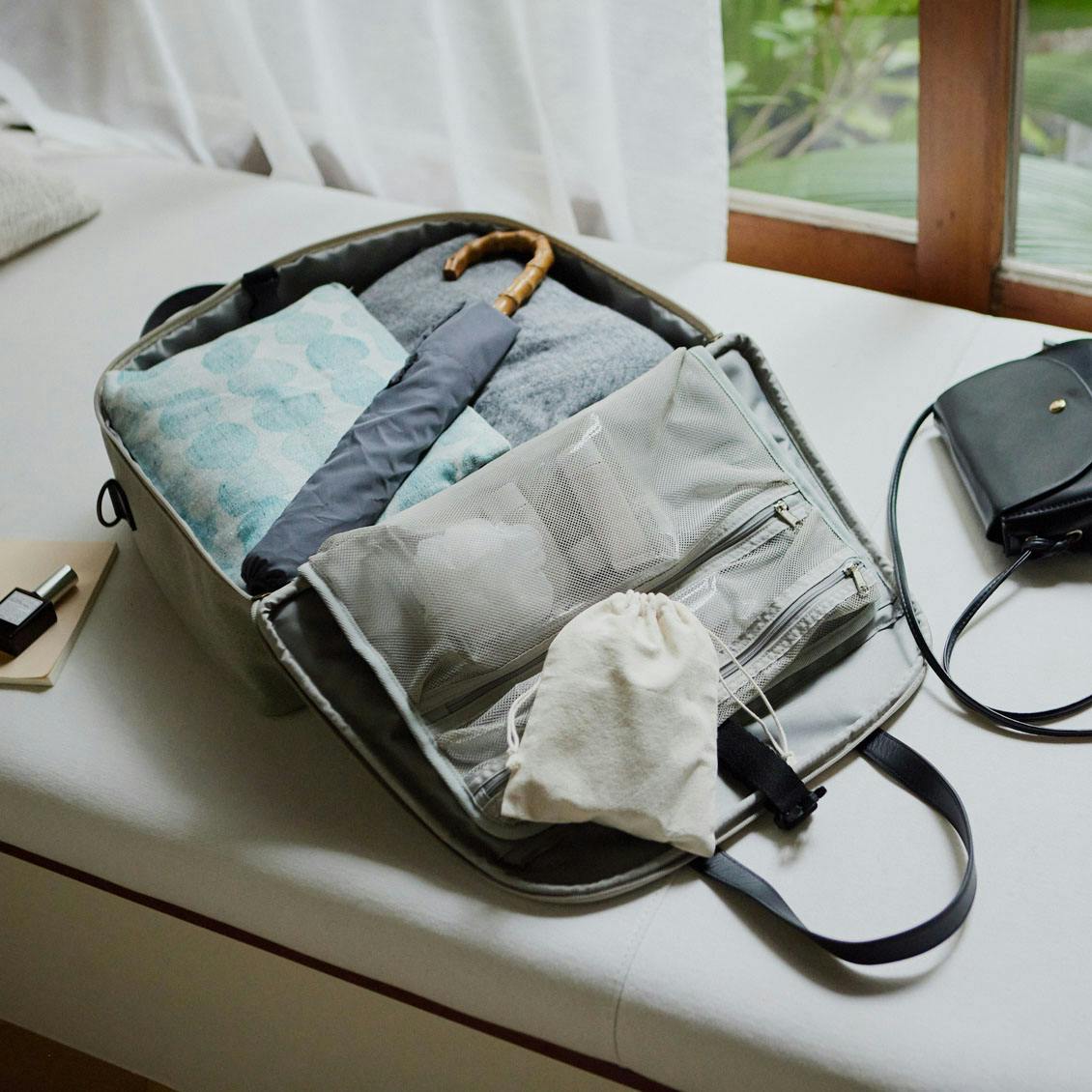 憧れを連れていく」スーツケースみたいに使えるボストンバッグ