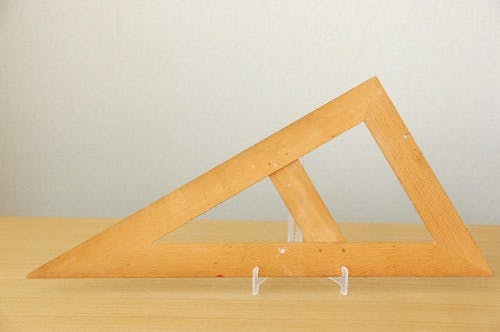 スウェーデンで見つけた古くて大きな木製三角定規 - 北欧、暮らしの道具店