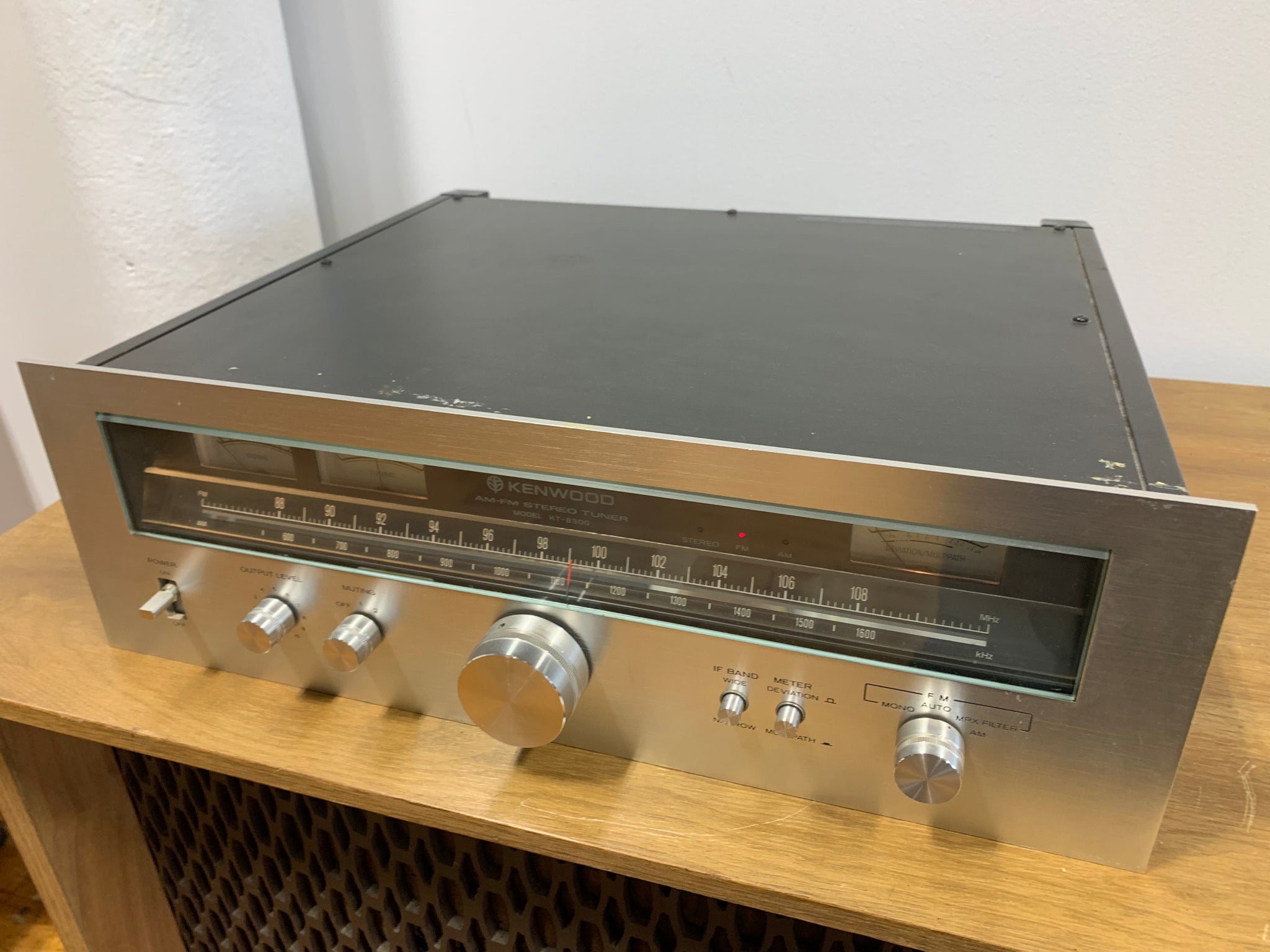 Kenwood KT-8300 Stereo Tuner - SOLD – Holt Hill Audio