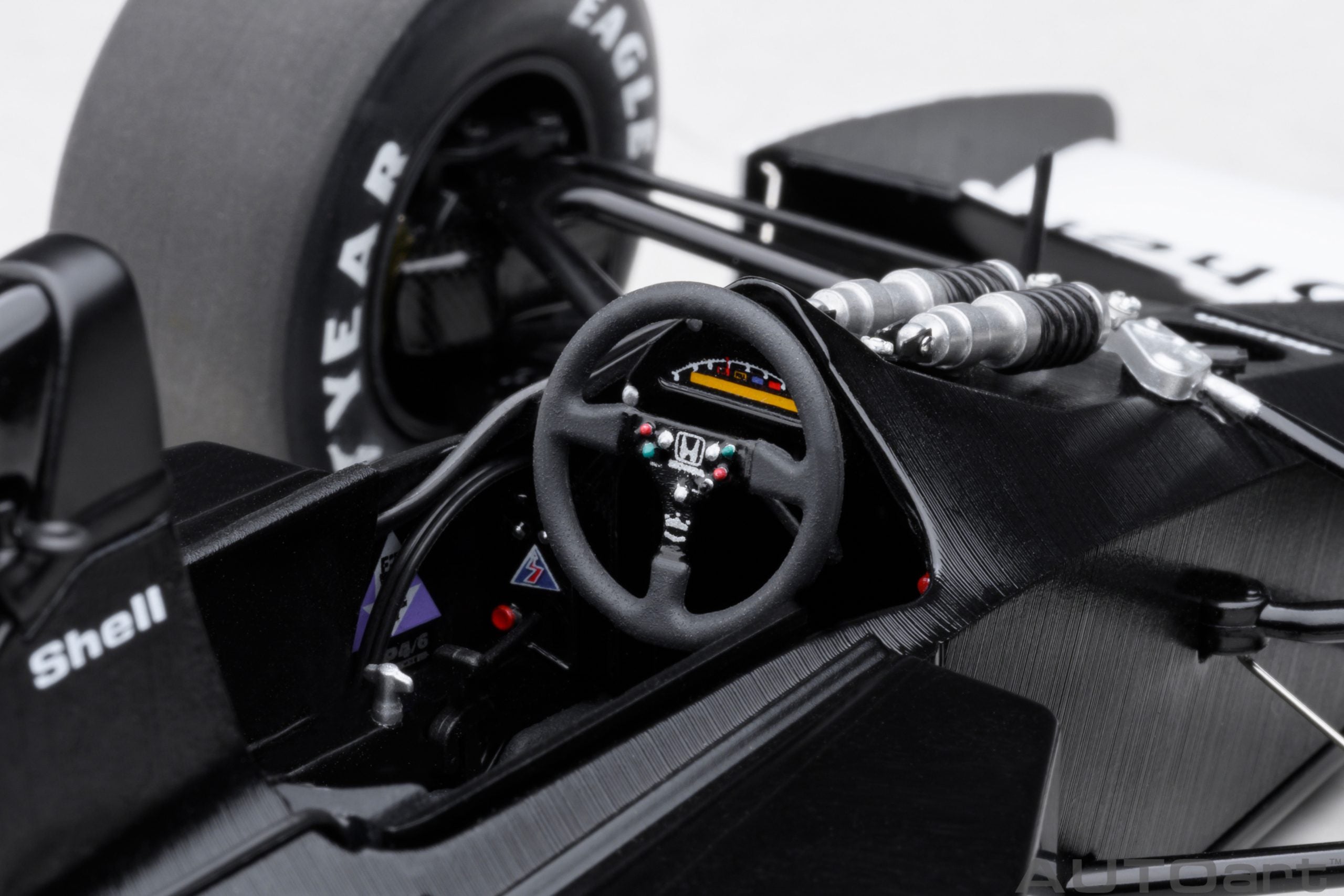 AUTOart 1:18 McLaren Honda MP4/6 1991 A. Sena #1 with McLaren logo