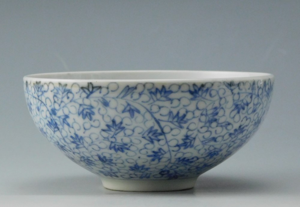 従三位殿拝領 澤瀉御紋染付御盃 興丸殿拝領唐草御盃 | いとう鳳凰堂古