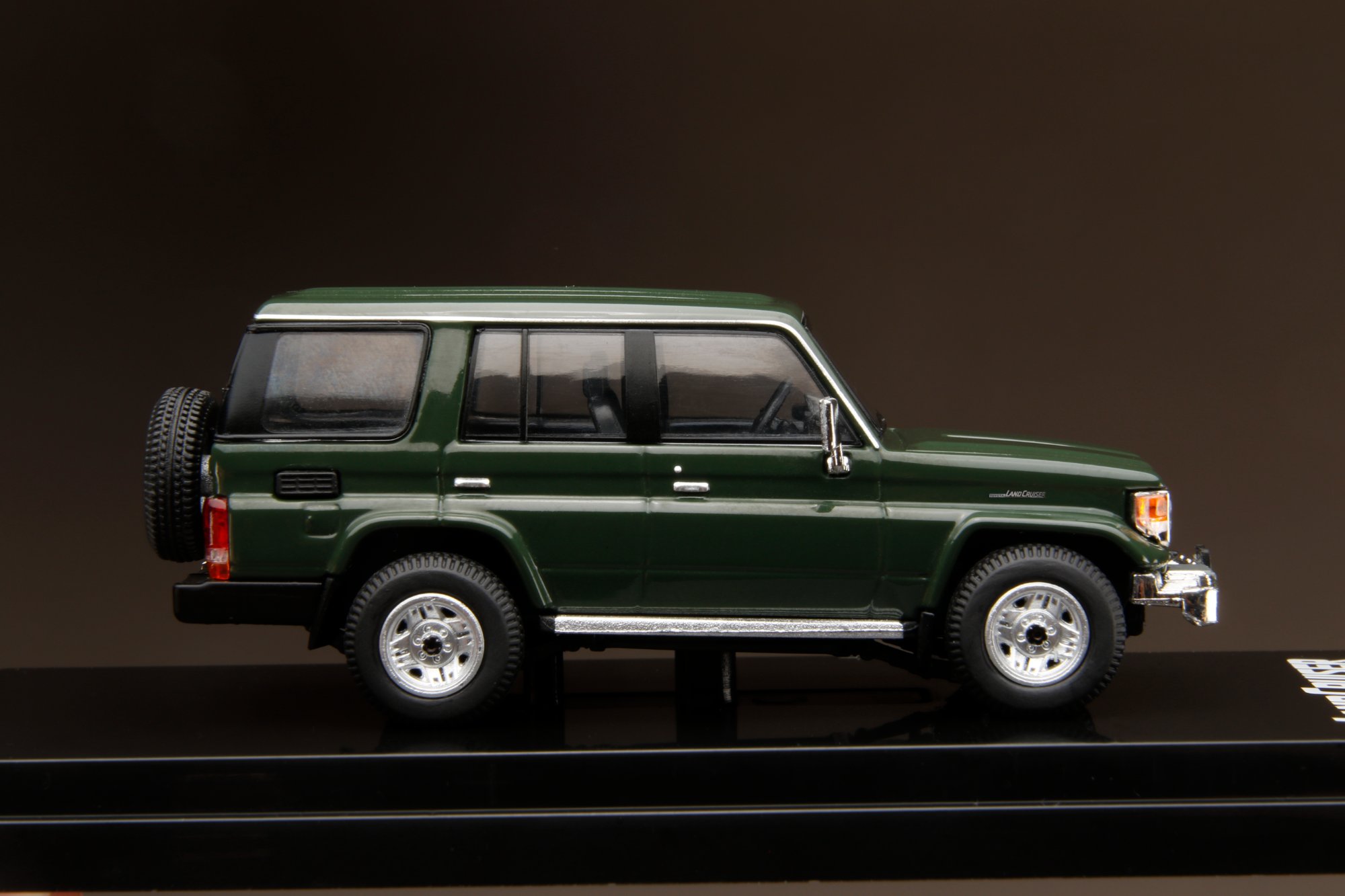 1/64 トヨタランドクルーザー 70 ZX 4DOOR 1994オリーブグリーン