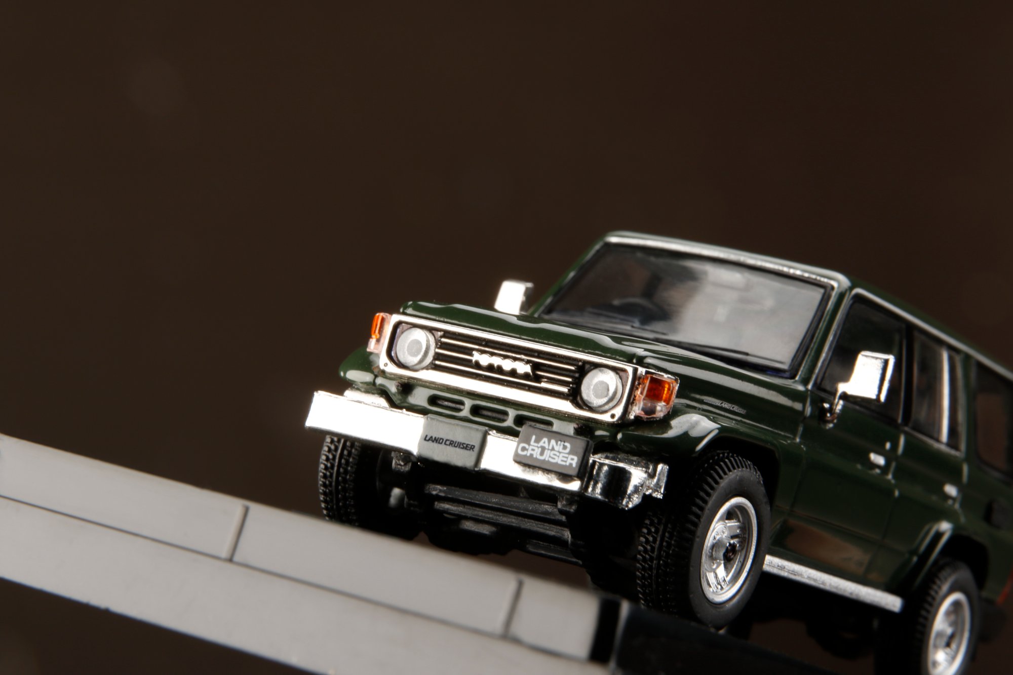 1/64 トヨタランドクルーザー 70 ZX 4DOOR 1994オリーブグリーン