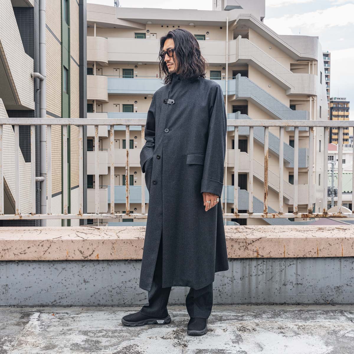 イレニサのチェスターコート | HUES 福岡セレクトショップ