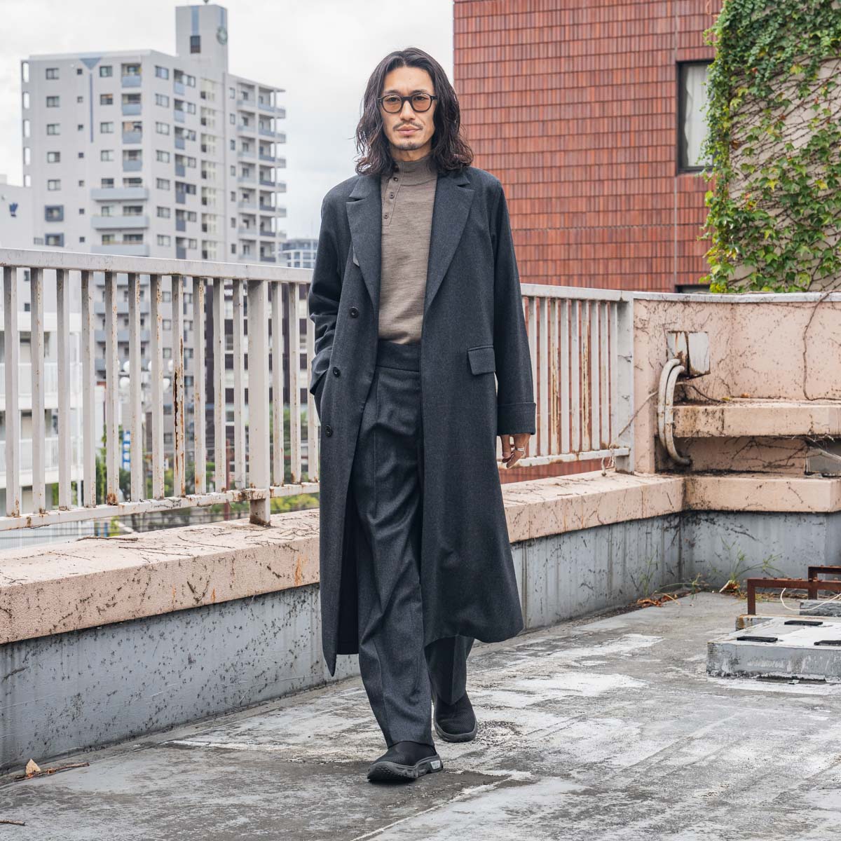 イレニサのチェスターコート | HUES 福岡セレクトショップ