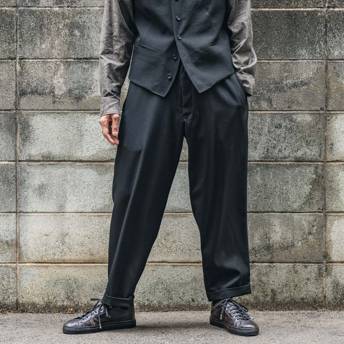 イッセイミヤケプリーツプリーズ変形パンツ黒